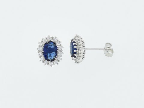 Silber Ohrringe in ovaler Form mit dunkelblauen Zirkonia-Steinen, umrahmt von funkelnden Zirkonia, ein Blickfang für jeden Anlass, Hersteller Juwelier Harnisch.