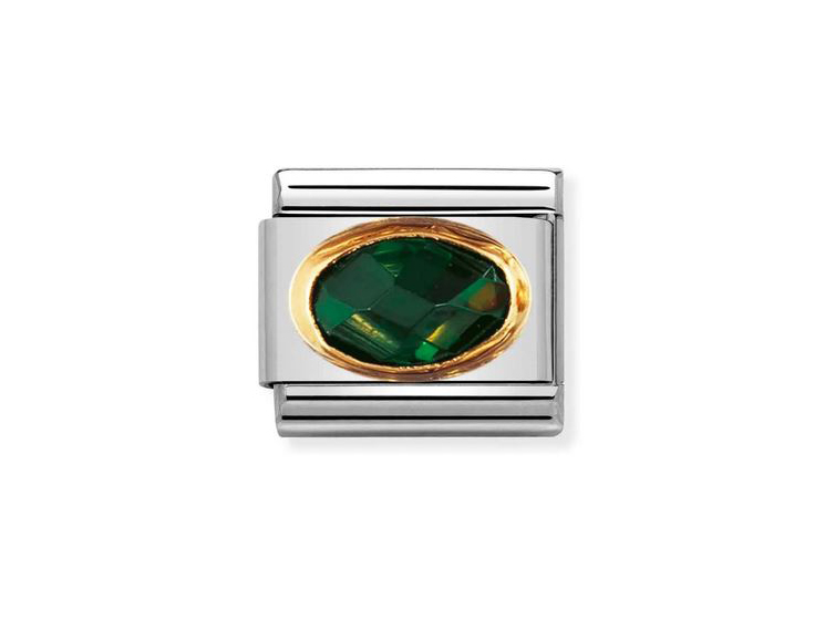 Zirkonia in Smaragdgrün mit Facettenschliff, eingefasst in eine edelstahlfarbene Silberfassung mit goldenem Rand, aus der Kollektion NOMINATION Classic.