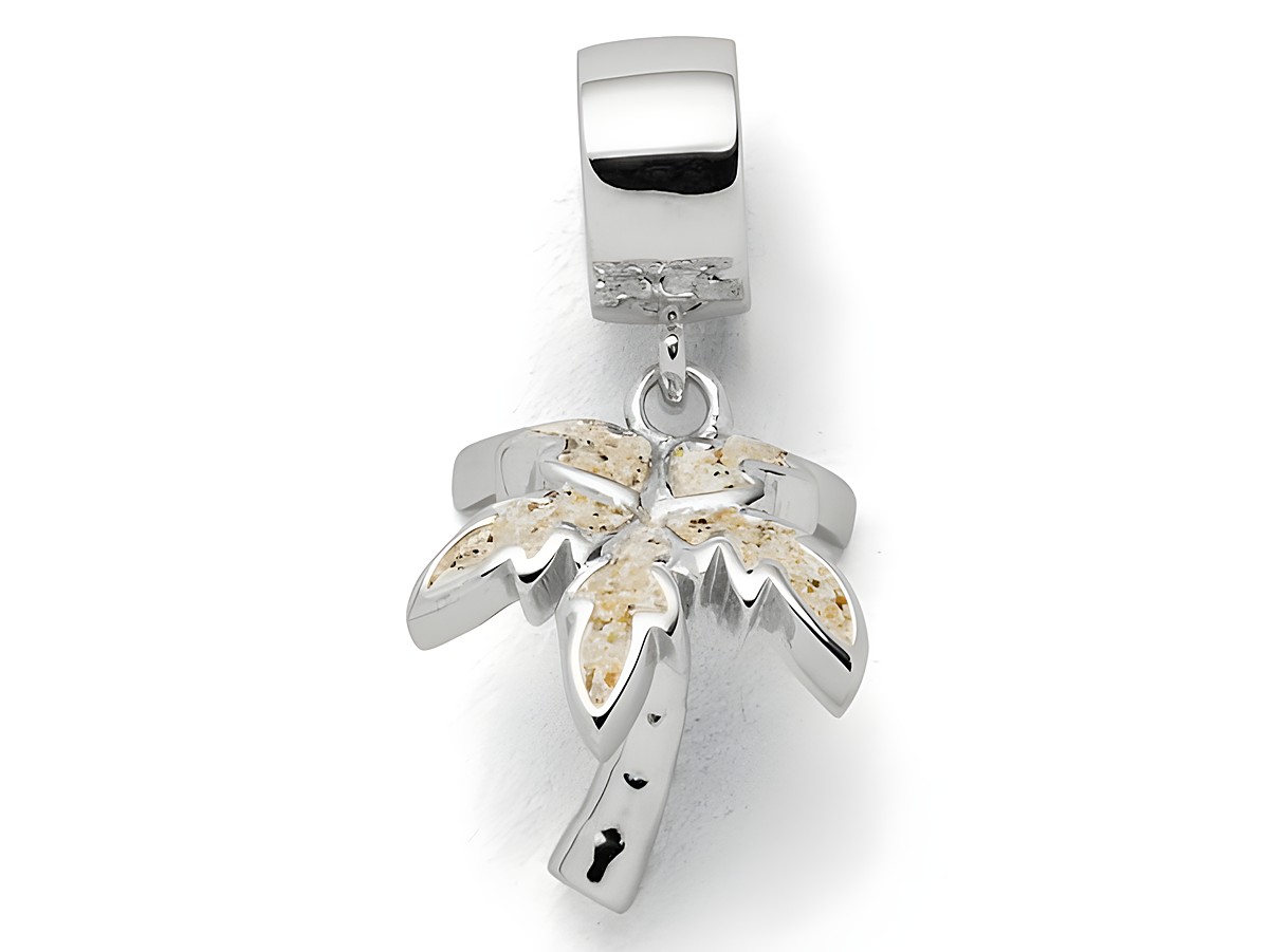 Sterling Silber Charm einer Palme mit Strandsand, elegantes Design mit feinen Details, ideal für persönliches Schmuckzubehör, hergestellt von DUR.