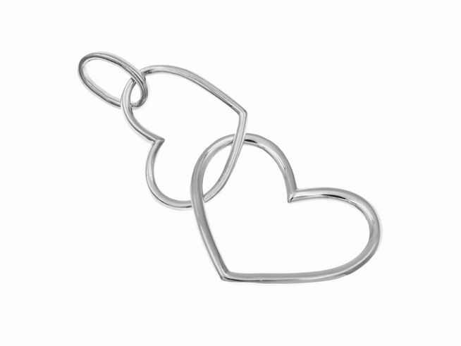 Zwei durchlaufende Herzen aus rhodiniertem Sterling Silber, elegant verbunden, stilvoll und modern, Hersteller Juwelier Harnisch, perfekt für Schmuckliebhaber.