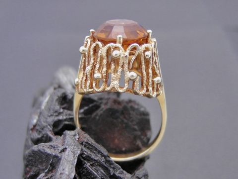 Goldring faszinierend Gr. 56,5 mit Topas in Gold 585, Hersteller Juwelier Harnisch, bis Gr. 58/18,5, kunstvoll gestaltetes Design und edle Ausstrahlung.