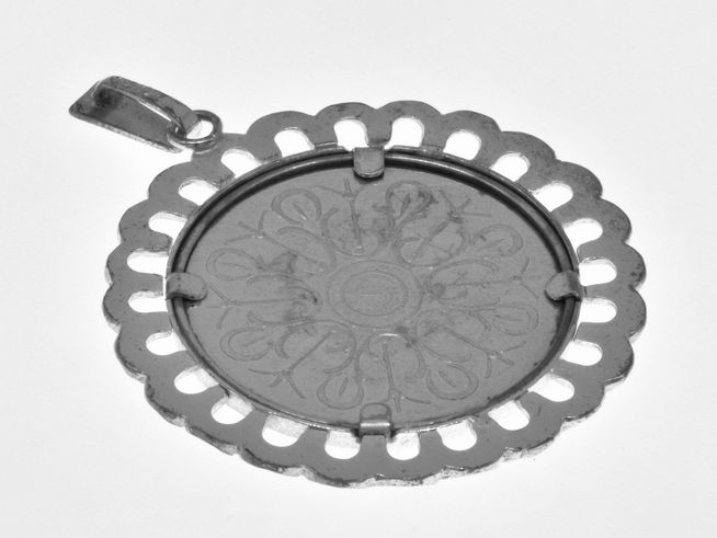Münzfassung Anhänger mit filigraner Blütenkordel, Platz für eine Münze J.F. Kennedy aus echtem Silber, gefertigt vom Juwelier Harnisch, vielseitig einsetzbar mit diversen Motiven.