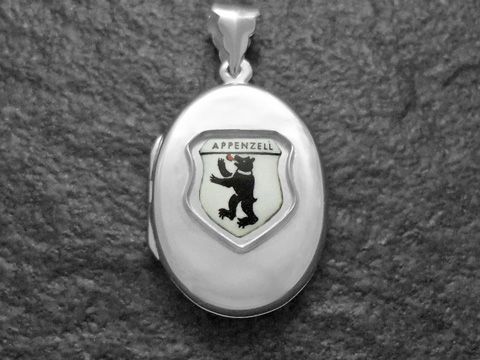 Silbernes Medaillon mit dem Stadtwappen von Appenzell, Schweiz, zeigt einen schwarzen Bären auf weißem Hintergrund. Hersteller Juwelier Harnisch, Europa Medaillons.