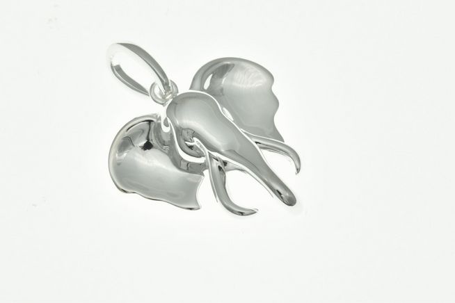 Silberner Anhänger in Form eines Elefantenkopfes, detailreich gearbeitet, aus Sterlingsilber, stilvolles Schmuckstück für Tierliebhaber, Hersteller Juwelier Harnisch.