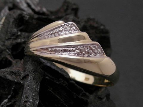 Gold Ring aufregend Gold 585 bicolor mit diamantierten Elementen, Goldring in Größe 58, Hersteller Juwelier Harnisch, ideal bis Größe 58/18,5.