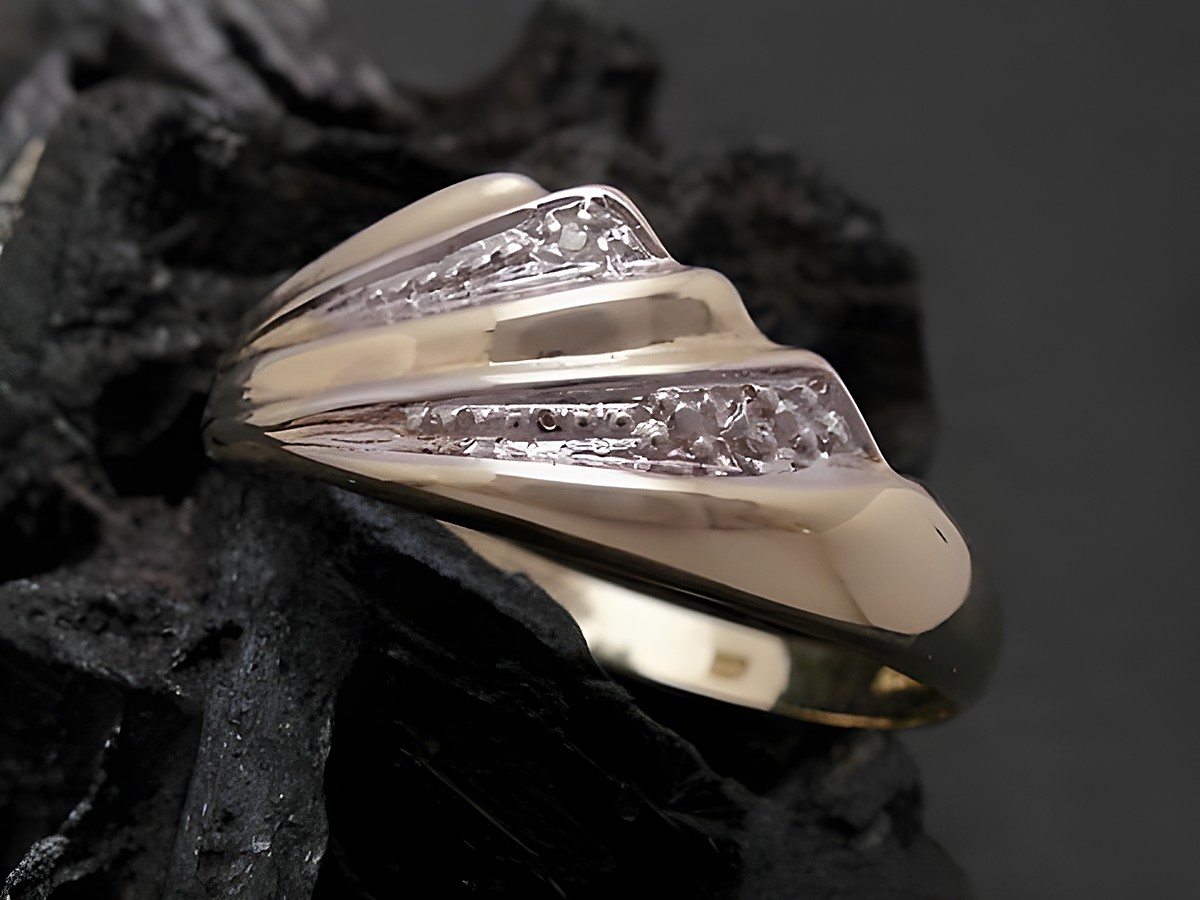 Gold Ring aufregend Gold 585 bicolor mit diamantierten Elementen, Goldring in Größe 58, Hersteller Juwelier Harnisch, ideal bis Größe 58/18,5.
