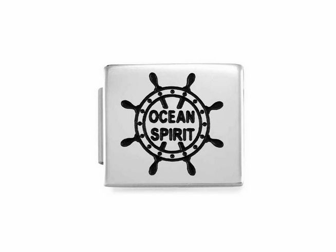 Charms aus Edelstahl von Nomination mit dem Motiv eines Kapitänsrad und der Aufschrift Ocean Spirit, geeignet für modischen Schmuck.