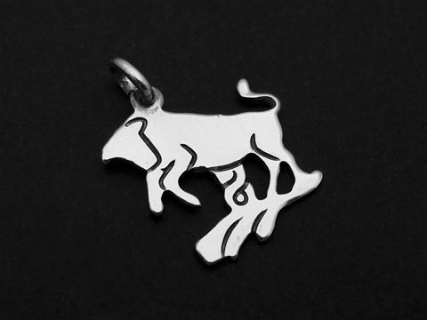 Sterling Silber Anhänger in Form eines Stieres, plastisch gestaltet, Hersteller Juwelier Harnisch, ideal für Liebhaber des Sternzeichens Stier, edles und elegantes Design.