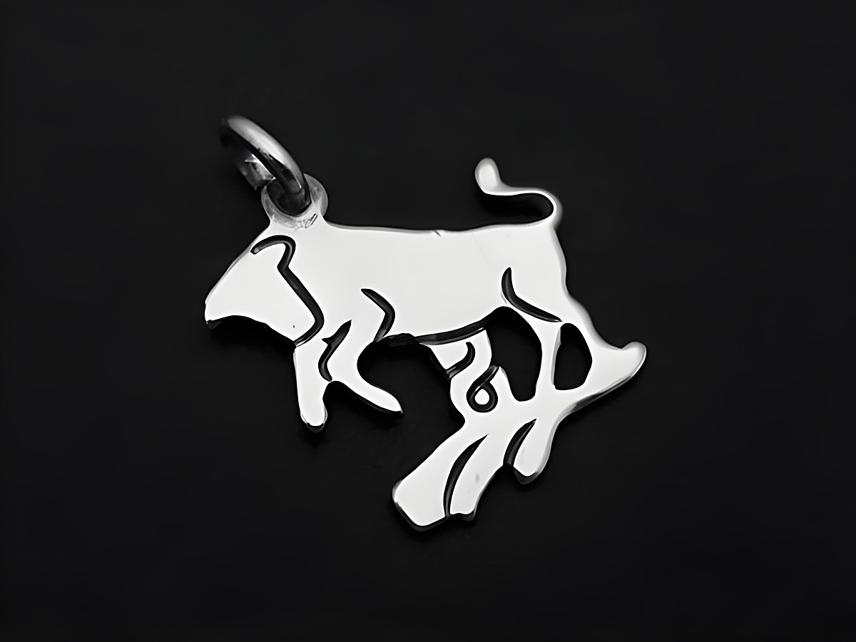 Sterling Silber Anhänger in Form eines Stieres, plastisch gestaltet, Hersteller Juwelier Harnisch, ideal für Liebhaber des Sternzeichens Stier, edles und elegantes Design.