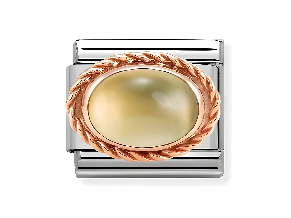 Das Bild zeigt ein charmantes Nomination Element in klassischem Roségold mit einer Kordelstruktur, versehen mit einem ovalen, zitrinengelben Stein, ideal für stilvolle Armbänder.