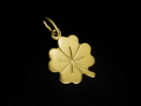 Kleeblatt Anhänger aus 925 Sterling Silber, vergoldet, als Glücksbringer entworfen, Hersteller Juwelier Harnisch, ideal für eine besondere Geschenkidee oder persönliches Glück.