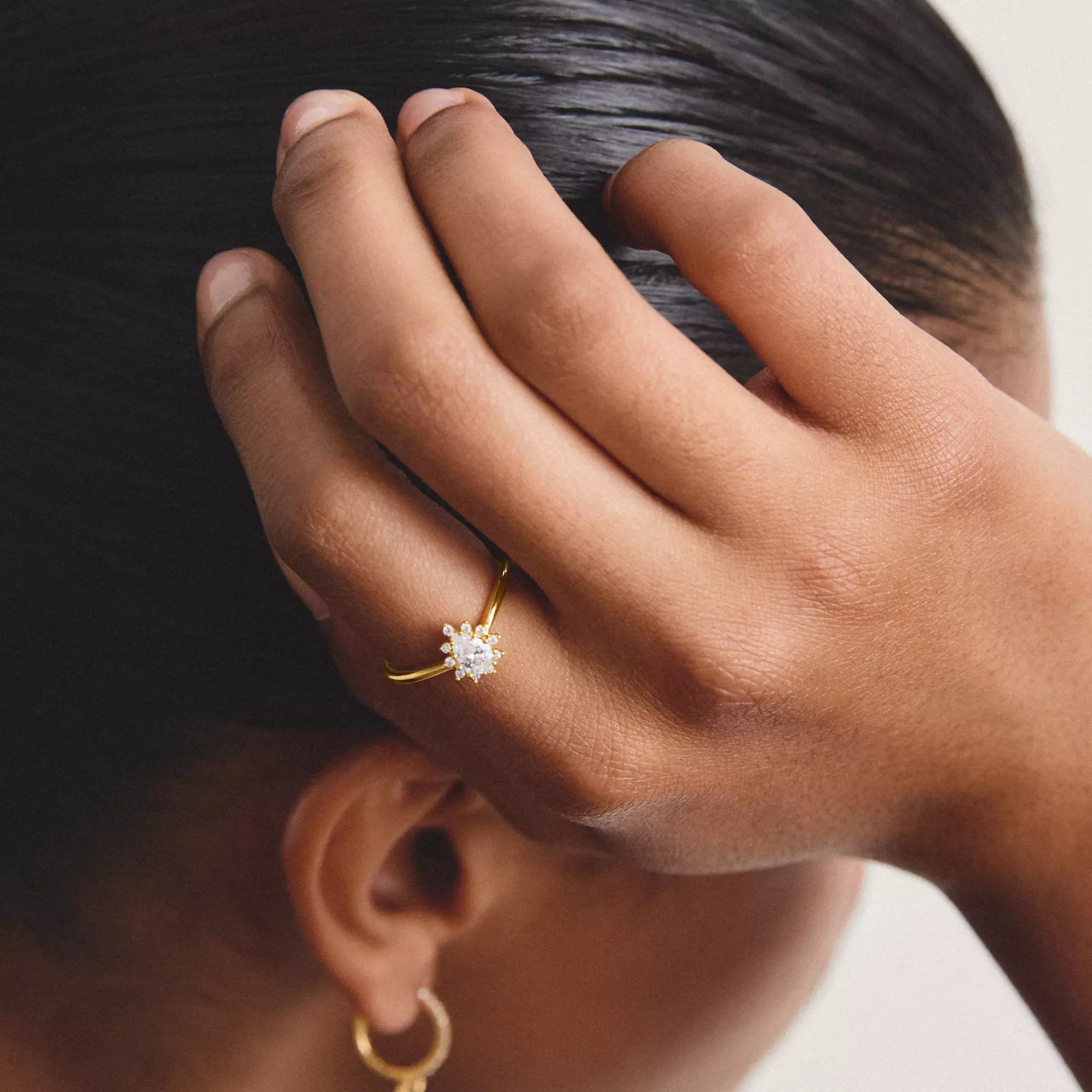 Thomas Sabo Ring mit weißem Zirkonia in Tropfenform – vergoldet – 8,5 mm hoch – Ansicht 3