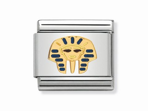 Ein elegantes Charm aus Edelstahl mit einem goldenen Pharao-Kopfmotiv, umgeben von blauen Akzenten. Ideal für eine stilvolle Ergänzung an einem Armband. Hersteller: Nomination.