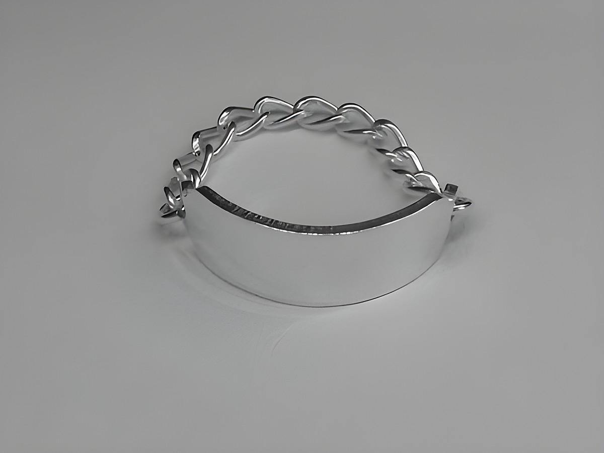 Ring echt Silber mit individueller Gravurplatte, Größe 55, Hersteller: Juwelier Harnisch, bis Größe 56 / 17,8, klassische Verarbeitung und elegantes Design, ideal für persönliche Gravuren.