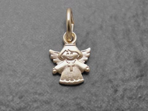 Gold Anhänger Engel mit Kreuz, religiös, aus dem Sortiment von Juwelier Harnisch. Elegantes Design mit feinen Details, ideal als Geschenk oder persönlichen Schmuck.