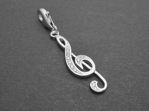 Notenschlüssel Anhänger aus rhodiniertem Sterling Silber mit Zirkonia, elegant und musikalisch, eignet sich perfekt als Schmuckstück für Musikliebhaber. Hersteller: Juwelier Harnisch.