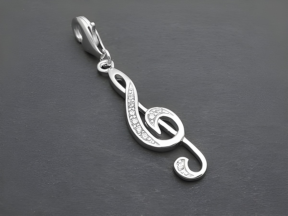 Notenschlüssel Anhänger aus rhodiniertem Sterling Silber mit Zirkonia, elegant und musikalisch, eignet sich perfekt als Schmuckstück für Musikliebhaber. Hersteller: Juwelier Harnisch.