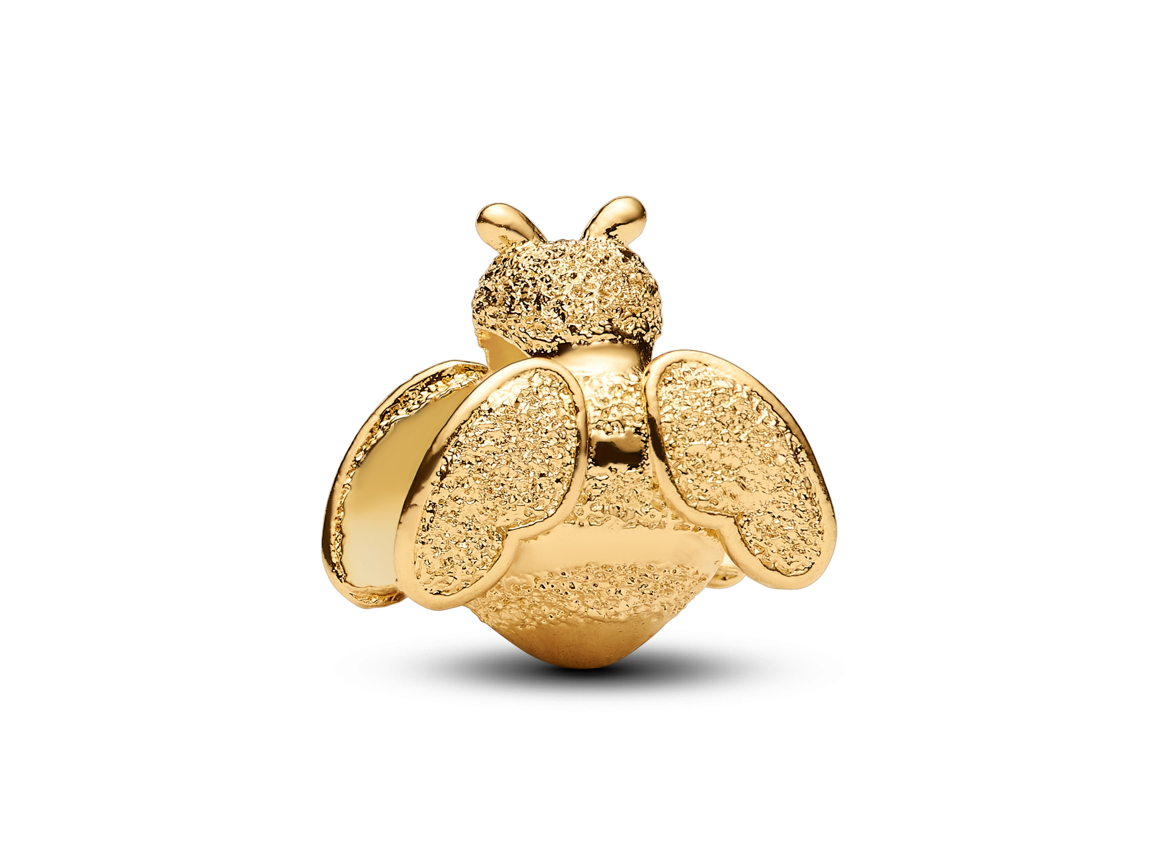 Strukturierte Biene Mini Charm von Pandora in Gelbgold Vergoldung. Der Anhänger zeigt eine detailreiche Biene mit glänzenden Flügeln, perfekt für Schmuckliebhaber. Neuheiten.