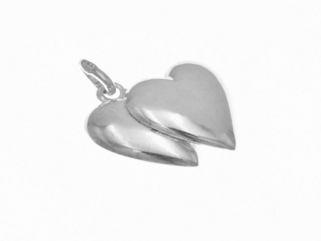 Anhänger Doppel-Herz aus poliertem Sterling Silber, liebevoll gestaltet von Juwelier Harnisch, in plastischer Form. Ideal für romantische Anlässe und Geschenke.