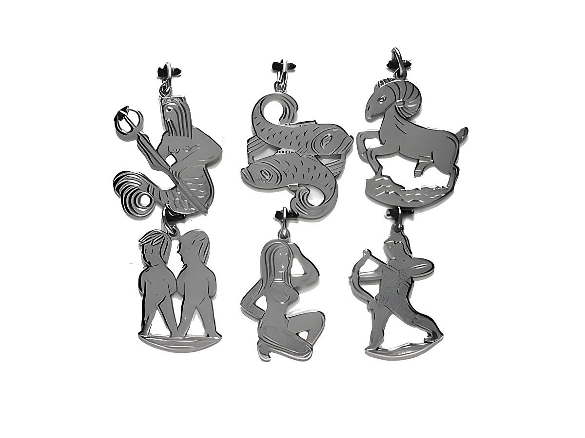 Silberne Sternzeichen-Anhänger, darunter das Symbol für Schütze, ca. 3 cm, vom Juwelier Harnisch, geschmackvolles Unikat, ideal als Schmuckstück oder Geschenk für Astrologie-Fans.