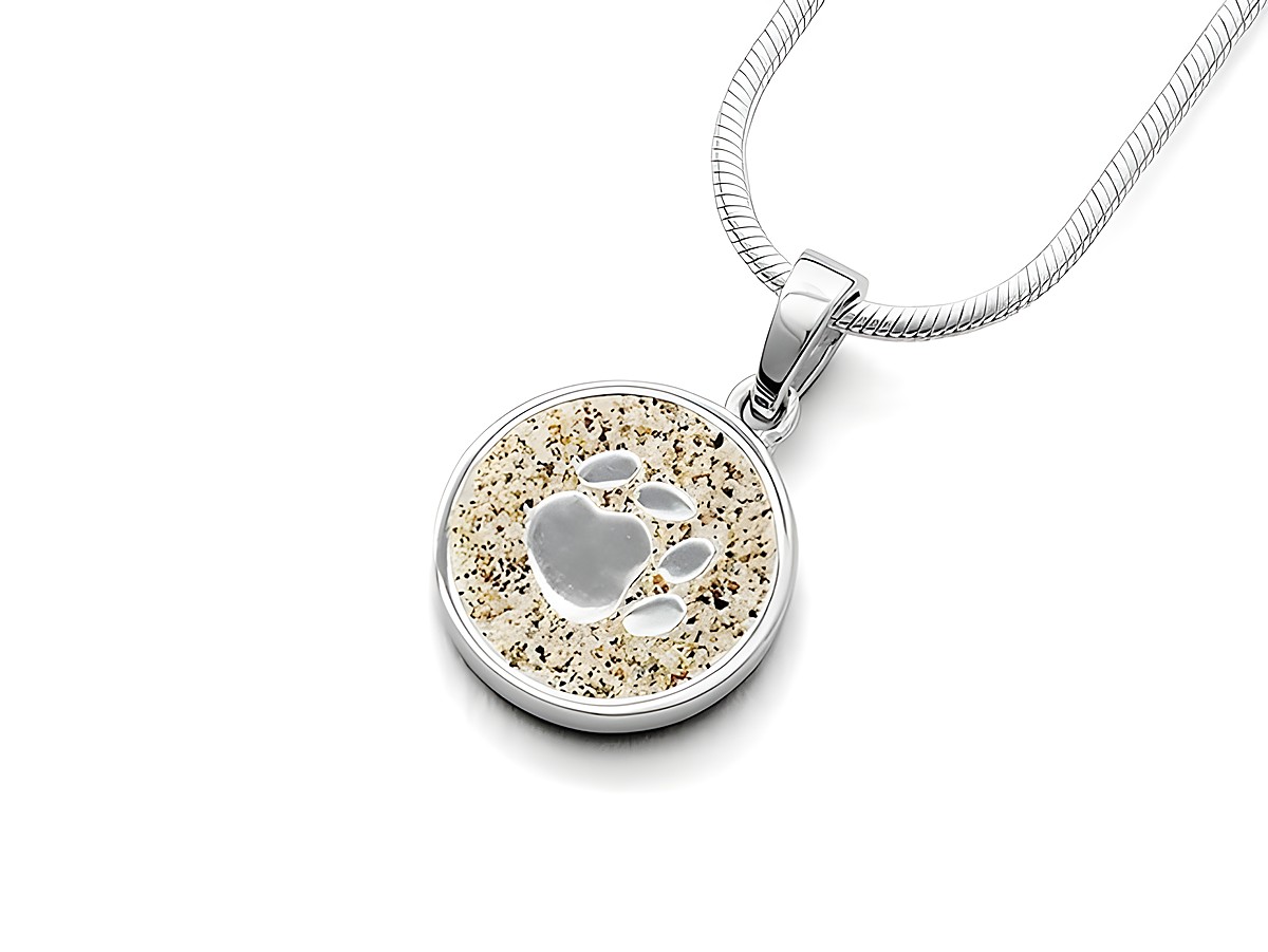 Sterling Silber Anhänger von DUR mit einem runden Design, das strandsandfarbenen Hintergrund und einen Pfotenabdruck zeigt, ideal für Tierliebhaber.