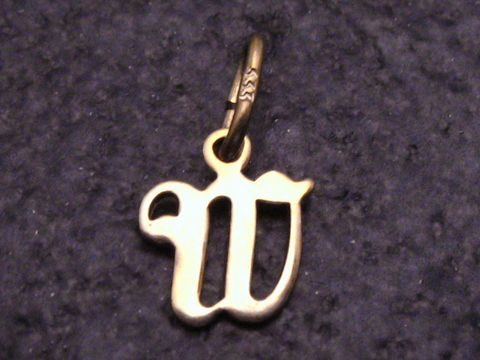 40504-0 W Gold 333 Schreibschrift Buchstaben Anhänger des Herstellers Juwelier Harnisch in ansprechender Form und edel im Design, ideal zum Tragen oder Verschenken.