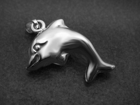Delphin aus 925 Sterling Silber als Anhänger, hochwertiger Silberschmuck, Hersteller Juwelier Harnisch, elegant gestaltetes Tiermotiv.