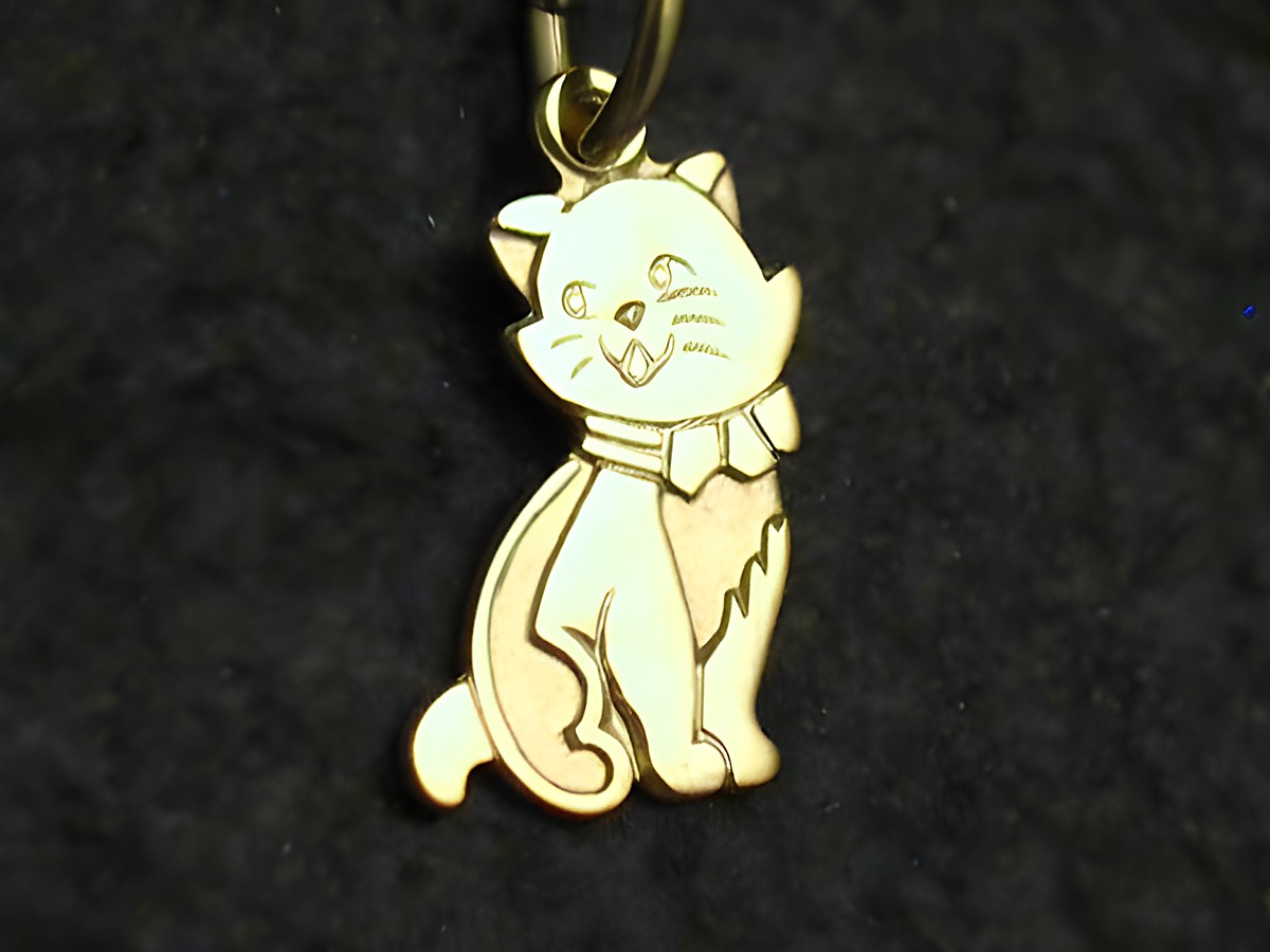 Süße Katze echt Gold Anhänger vom Hersteller Juwelier Harnisch, niedliches Katzendesign mit Schlappohren und Schleifchen, ideal als Schmuckstück für Tierliebhaber.