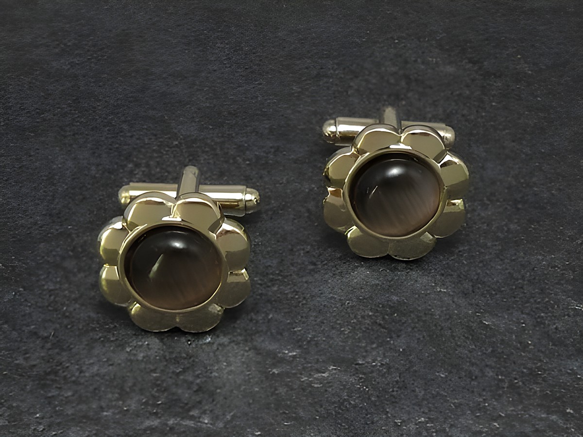 Manschettenknöpfe in braunem Design mit einem Durchmesser von 17,2 mm, goldfarben, Hersteller Juwelier Harnisch, stilvolle Ergänzung für elegante Hemden.