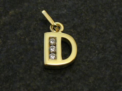 Goldanhänger in Form des Buchstabens D mit Zirkonia, Hersteller Juwelier Harnisch, ideal für individuelle Schmuckstücke und persönliche Geschenke.