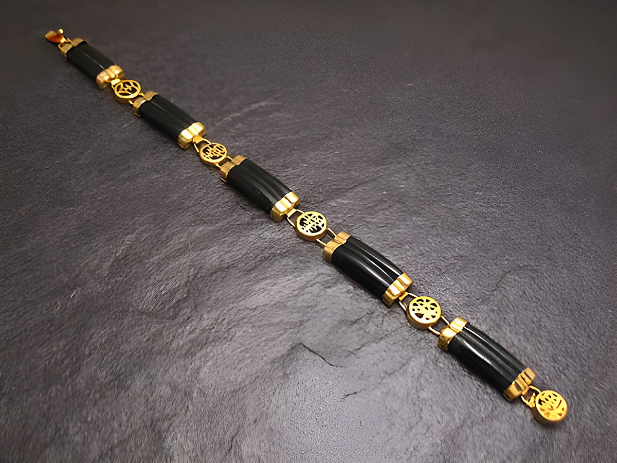 Onyx Armband - Mystik - schwarz 21 cm - goldfarben von Hersteller Juwelier Harnisch, elegantes Armband mit Edelsteinen, perfekt für stilvolle Akzente.