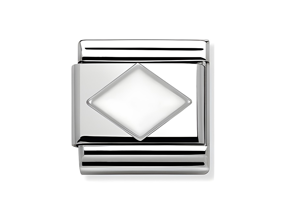 Classic Weisse Raute von Nomination zeigt eine silberne Anhängerschließe mit einer eleganten, diagonal angeordneten, weißen Raute in der Mitte und geriffeltem Design an den Seiten.
