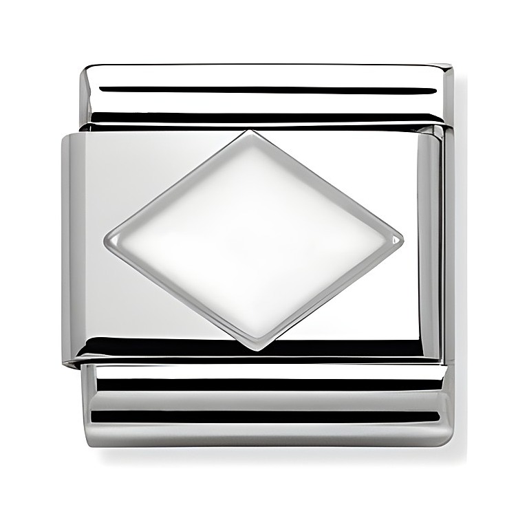 Classic Weisse Raute von Nomination zeigt eine silberne Anhängerschließe mit einer eleganten, diagonal angeordneten, weißen Raute in der Mitte und geriffeltem Design an den Seiten.