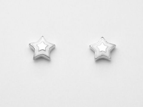 Silber Ohrringe in Sternform aus Sterling Silber mit niedlichem weißen Lack und Zirkonia, hergestellt von Juwelier Harnisch. Perfect für einen charmanten Look.