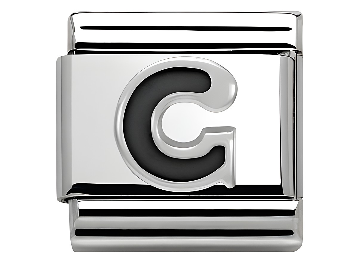 Silberner Buchstabe G aus Emaille, hergestellt von Nomination, Modell Classic SilverShine. Der Buchstabe ist auf einem glatten, glänzenden Hintergrund platziert.
