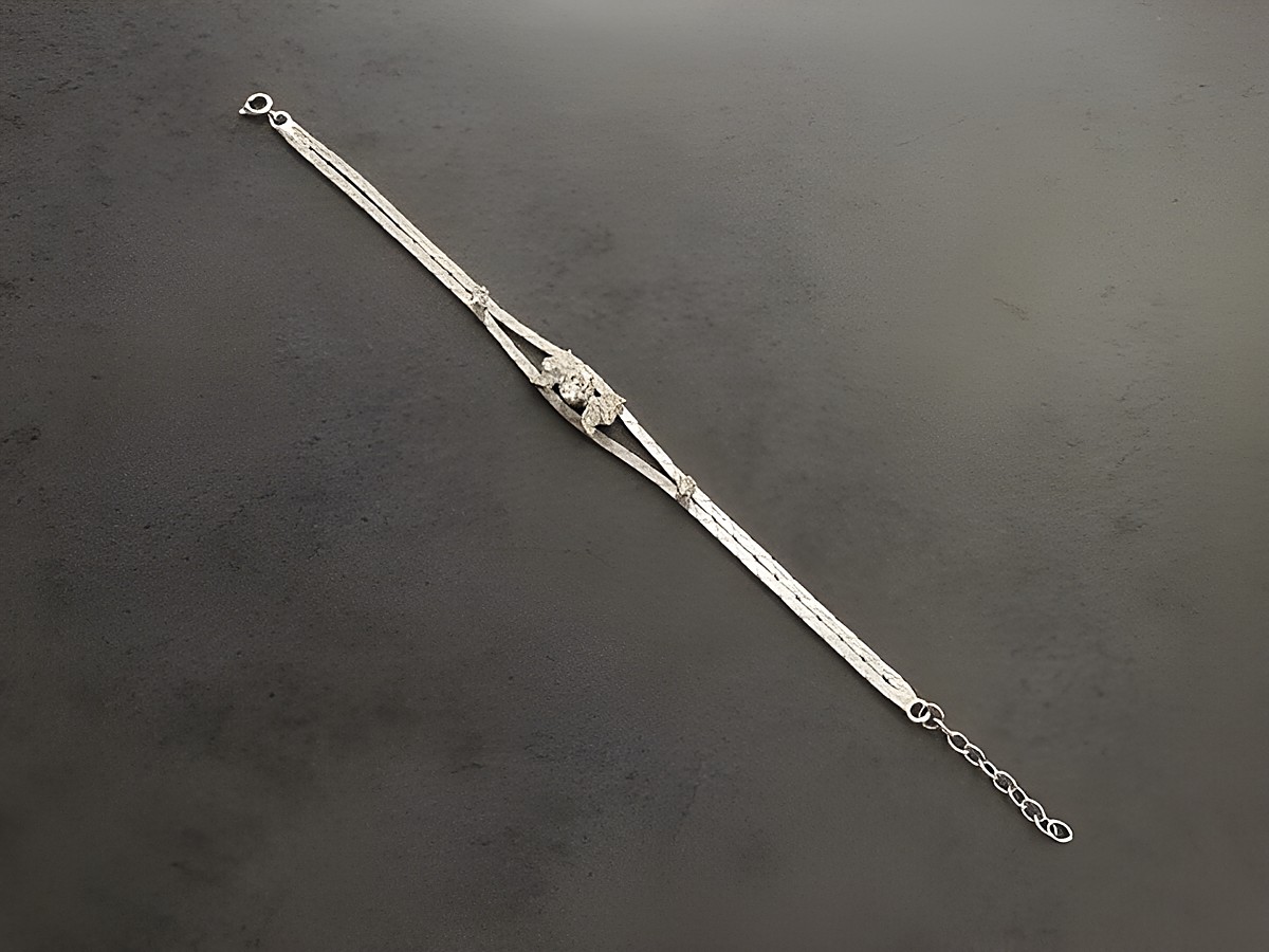 Strass Armband stilvoll in Granatrot von Juwelier Harnisch, 19-21 cm, goldfarben, elegant gestaltet mit funkelnden Akzenten, ideal für besondere Anlässe oder als modisches Accessoire. – Ansicht 2
