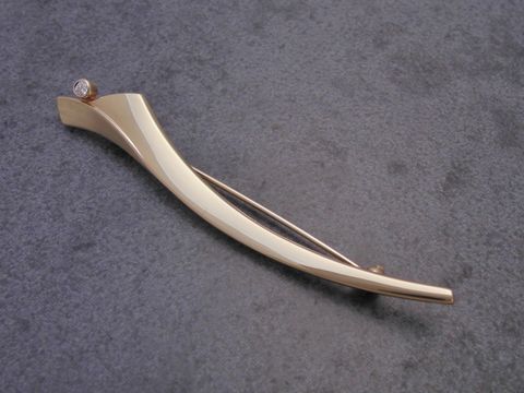 Gold Brosche modisch Gold 333 Zirkonia Anstecknadel Hersteller Juwelier Harnisch Broschen elegante Gestaltung mit glänzender Oberfläche und funkelndem Zirkonia.