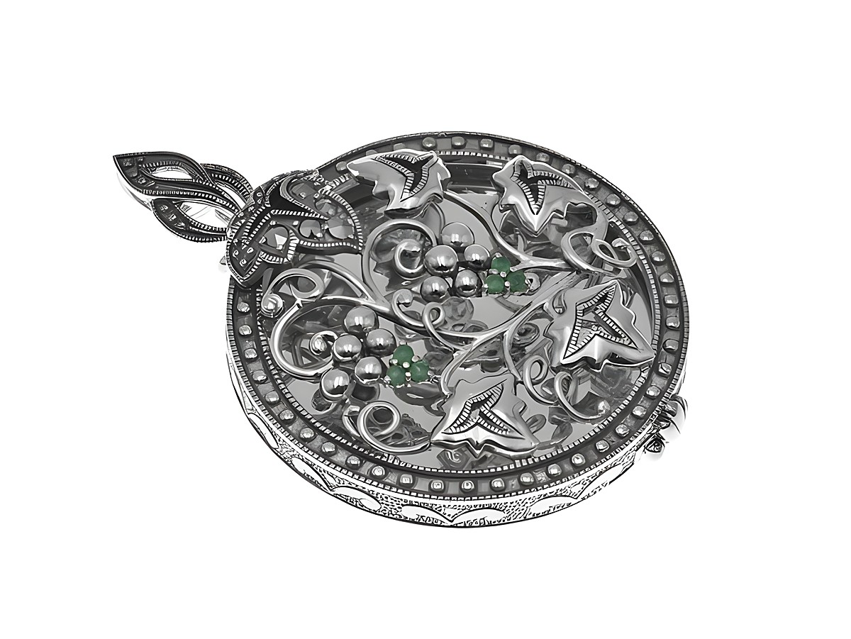 Ein nostalgischer Medaillon aus Sterling Silber, reich verziert mit filigranen Mustern und Smaragd-Steinen, perfekt als eleganter Fotoanhänger geeignet.