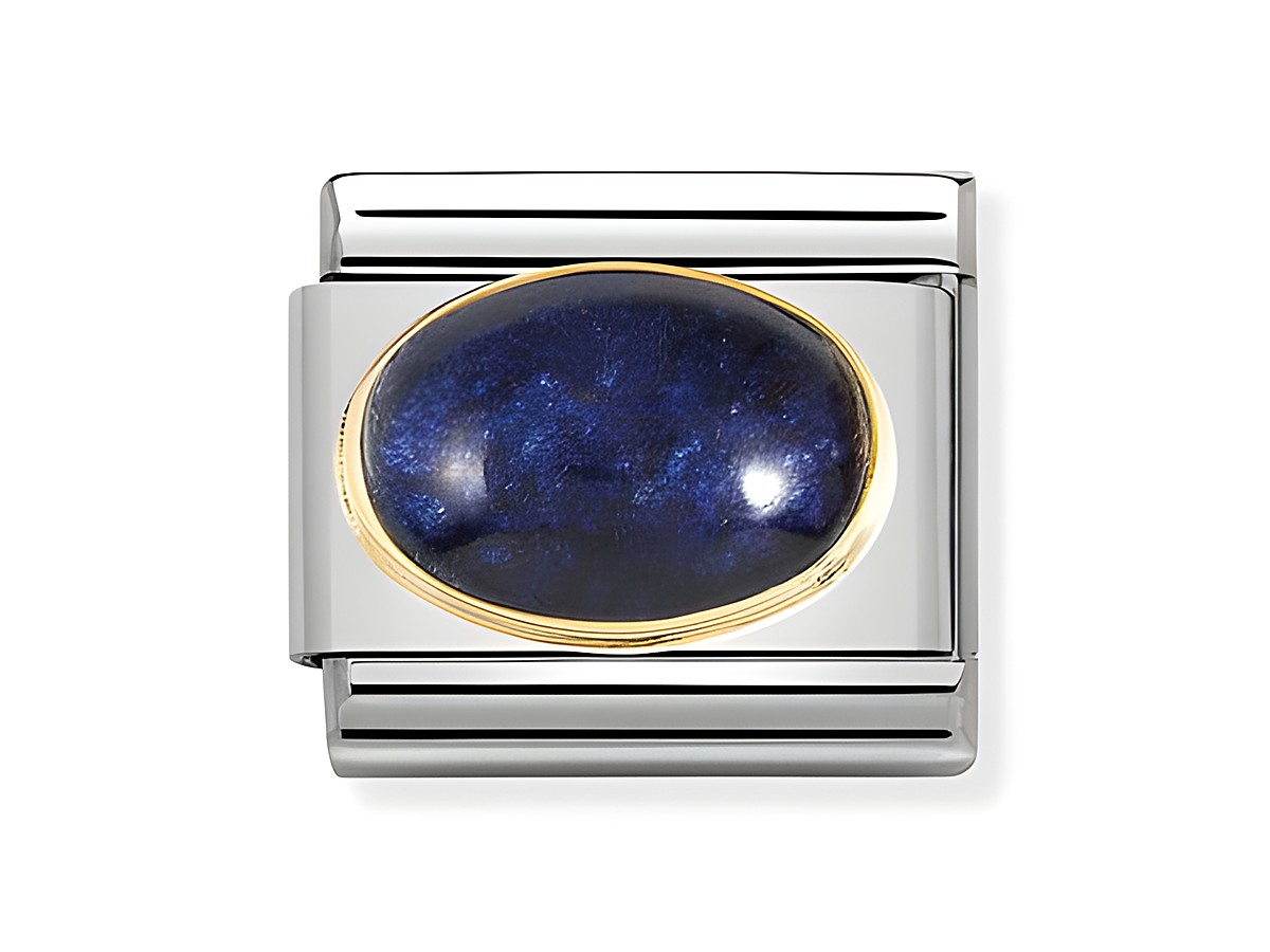 Ein ovaler Schmuckverschluss aus Edelstahl mit blauer Bergkristall-Details und goldener Umrandung, hergestellt von Nomination, Modell 030516 04 Classic.