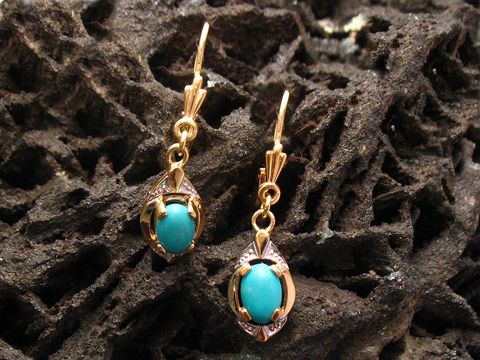 Ohrringe klassisch Gold Ohrhänger mit Türkisstein von Juwelier Harnisch, elegant und zeitlos gestaltet, ideal für besondere Anlässe oder den täglichen Schick.