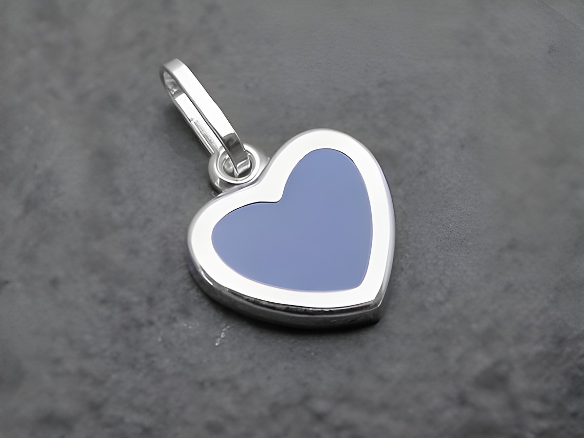 Anhänger Herz aus Sterling Silber, entzückend lackiert in Himmelblau, Hersteller Juwelier Harnisch, flach gestaltet, perfekt für eine besondere Geschenkidee oder zum persönlichen Tragen.
