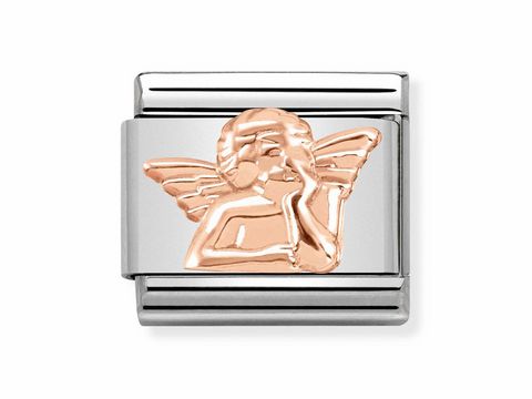 Der Charm zeigt einen verträumten Engel aus Roségold, elegant auf einem silbernen Hintergrund platziert, ideal für Schmuckliebhaber. Nomination 430106 04 Classic Roségold.