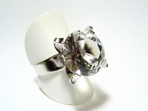 Silber Ring rhodiniert 1,4 cm Stein in weiß, Hersteller: Juwelier Harnisch, mit Stein, feste Größe. Elegant und zeitlos in moderner Optik. Ein ideales Schmuckstück für besondere Anlässe.