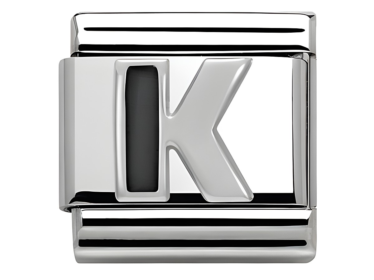 Buchstabe K aus Emaille und Edelstahl von Nomination Classic SilverShine mit einer glänzenden Oberfläche und gestreifter Struktur, ideal für personalisierbare Armbänder.