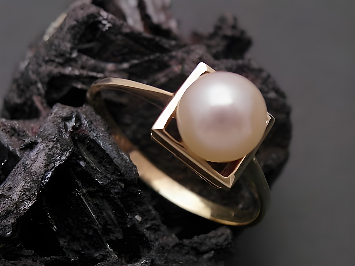 Gold Perlen Ring aus 585er Gold mit einer 6,6 mm großen Zuchtperle in der Größe 55, Modell Perlentraum vom Juwelier Harnisch, geeignet bis Größe 56/18.