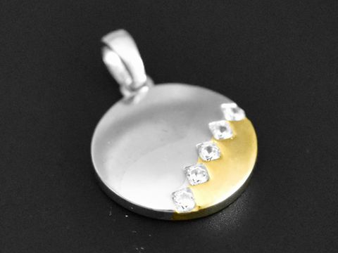 Eleganter Kreis Silber Anhänger, rhodiniert mit Zirkonia, besonderes Design, Hersteller Juwelier Harnisch. Ideal für stilvolle Akzente im Schmuck.