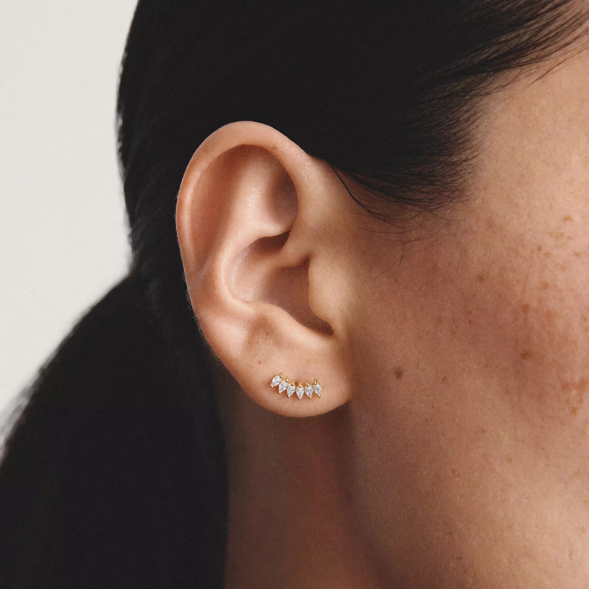 Thomas Sabo Ohrstecker mit weißem Zirkonia – vergoldet – 5,2 mm breit – Ansicht 4