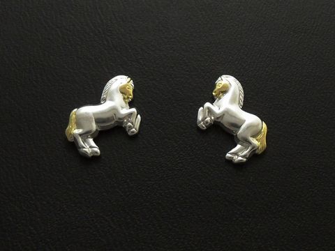 Pferd Ohrstecker aus Sterling Silber mit detailreicher Darstellung eines aufrechten Pferdes, geeignet für Kinder, Hersteller Juwelier Harnisch.