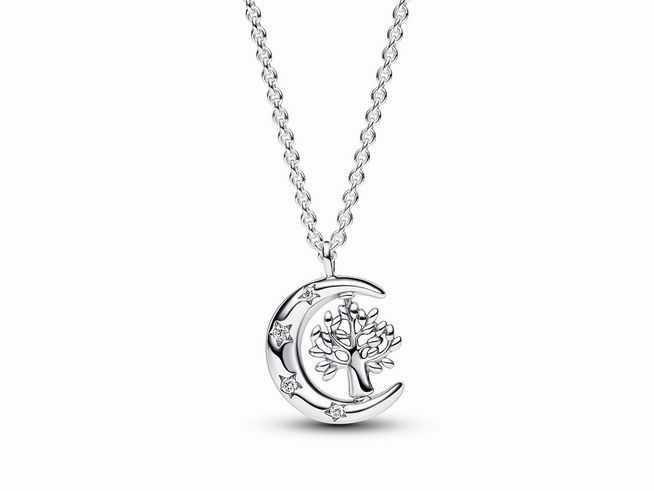 Elegante Halskette von Pandora aus Sterling Silber mit einem Anhänger in Form eines Mondes und eines drehenden Lebensbaums, verziert mit Zirkonia.