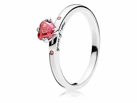 Silberner Du & Ich Ring von Pandora in Größe 58 mit herzförmigem, rotem Stein und eingravierter Botschaft, perfekt für romantische Anlässe.